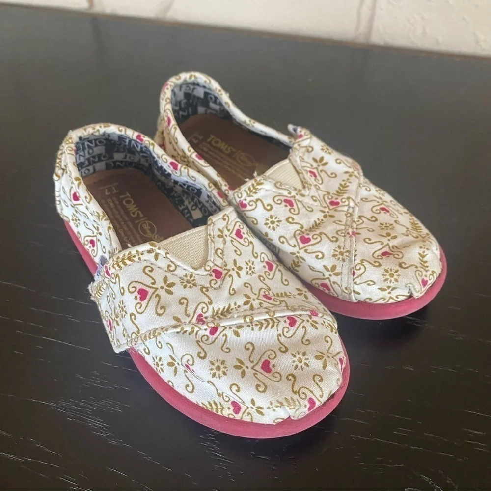 Disney x TOMS It's a Small World Theme Canvas Slip on Shoes Toddlers Sz 7 Youth